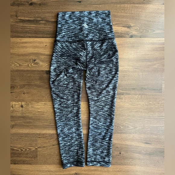 🖤 Lululemon High-Rise Cropped Leggings 🖤 - Picture 3 of 11